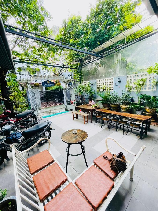 Shark Hostel Хюэ Экстерьер фото